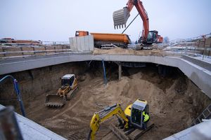 Postępy pracy przy budowie nowej stacji metra Karolin