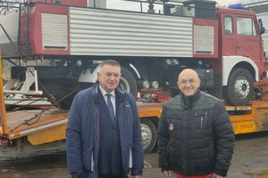 Strażacy ochotnicy przekazali Ukrainie wóz gaśniczy