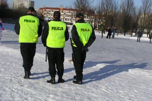 Policjanci z Olsztyna sprawdzają co robią nieletni mieszkańcy. Wzmożone kontrole m.in w galeriach handlowych