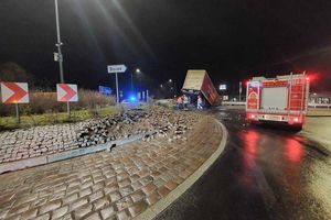 Wiadomo jak doszło do kolizji ciężarówki na rondzie w Lubawie