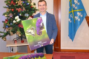 [ZDJĘCIA] Jubileuszowe, dwudzieste wydanie edukacyjnego kalendarza Powiatu Iławskiego. W roku 2024 królować będą motyle!
