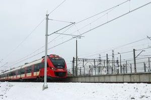 Na stację Warszawa Grochów będzie trzeba iść 400 metrów, częściowo w błocie