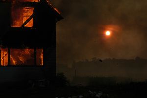 Od października niemal 100 osób straciło życie w pożarach i w wyniku zaczadzenia