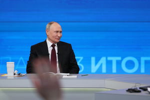 Putin na początku wielkiej konferencji pochwalił Fico i Orbana