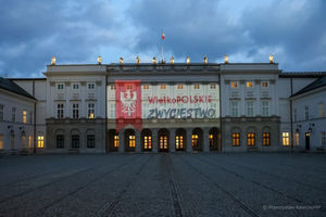 Na fasadzie Pałacu Prezydenckiego iluminacja upamiętniająca zwycięskie Powstanie Wielkopolskie