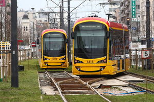 Leżał pijany w tramwaju, był poszukiwany