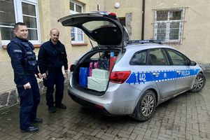Lidzbarscy policjanci obdarowali potrzebującą rodzinę
