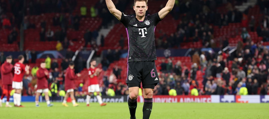 Joshua Kimmich z Bayernu Monachium cieszy się po zwycięstwie w Manchesterze