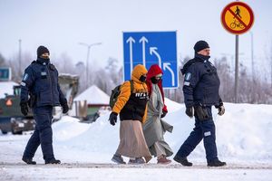 Finlandia/ Co dziesiąty uchodźca, który przybył do kraju przez Rosję „zaginął
