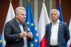 Kwaśniewski i Belka w gremium pomagającym Ukrainie wejść do NATO