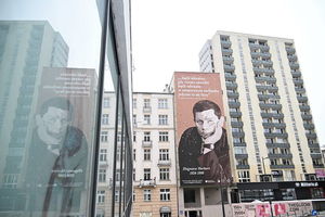 Wybitny poeta na muralu w centrum Warszawy