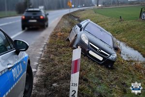 Wjechał oplem do rowu. Był pijany