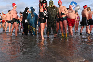 65 tys. osób powitało Nowy Rok kąpielą w morzu