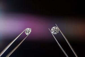 Mazowiecka KAS udaremniła przemyt diamentów wartych 1,5 mln zł