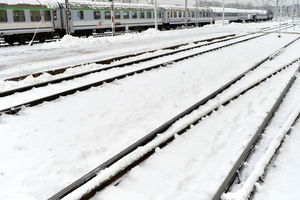 PKP: pomimo trudnych warunków linie kolejowe są przejezdne