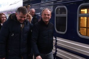 Wzajemne wsparcie w konfrontacji ze złem. Donald Tusk w Kijowie