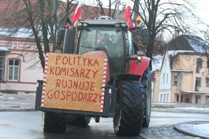 Rolnicy protestują - utrudnienia w ruchu pojazdów