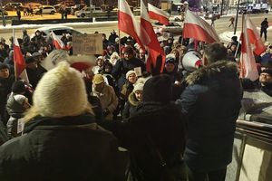 Kilkaset osób na antyrządowej manifestacji w Olsztynie