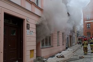 Pożar w samym centrum Olsztyna. Strażacy prowadzą akcję [ZDJĘCIA]