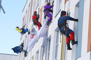Prawdziwi superbohaterowie. Alpiniści odwiedzili pacjentów Szpitala Dziecięcego w Olsztynie [ZDJĘCIA]