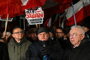 Zgromadzeni pod aresztem w Radomiu domagają się wypuszczenia Kamińskiego