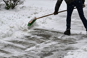 Finlandia/ W Helsinkach ponad 50 cm śniegu; służby miejskie: „zimowe piekło”