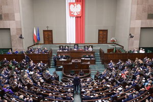 Posłowie PiS skandują w Sejmie. Chcą uwolnienia Wąsika i Kamińskiego