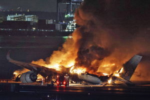 Tragedia na lotnisku w Japonii. Pożar samolotu w Tokio