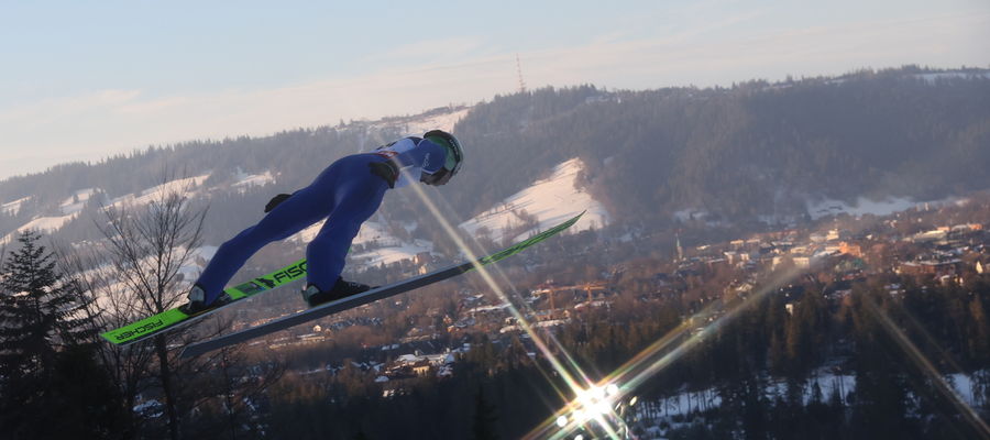 Polak Aleksander Zniszczoł podczas serii próbnej przed konkursem indywidualnym Pucharu Świata w skokach narciarskich, 21 bm. w Zakopanem. 