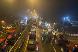Rolnicy blokują drogę S7. Protest będzie trwał całą dobę