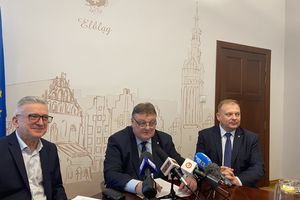 Witold Wróblewski odpiera zarzuty radnych PiS w sprawie obietnicy wyborczej związanej z obniżką cen ciepła w Elblągu