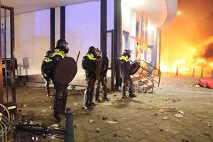 Migranci w Hadze wywołali zamieszki i podpalili budynek opery