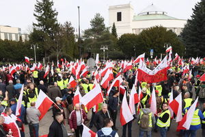 Protestujący rolnicy pod Sejmem