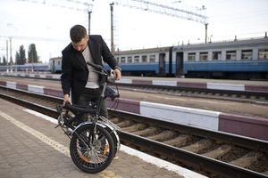 Warszawska Kolej Dojazdowa zakaże przewożenia rowerów w godzinach szczytu?