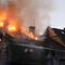 Pożar dachu w domu wielorodzinnym w Gietrzwałdzie. Na miejscu pracowało 8 zastępów straży pożarnej