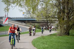 Spójna trasa rowerowa wzdłuż Trasy Łazienkowskiej coraz bliżej realizacji