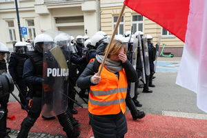 Warszawa: Policja użyła siły wobec protestujących rolników