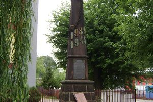 Remont pomnika zamordowanych przez hitlerowców pracowników w Radomiu