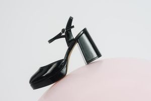 Stylowe buty na słupku - modne obuwie dla pewnych siebie kobiet