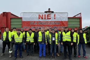 Rolnicy z powiatu nidzickiego protestują. Zablokowany jest węzeł Nidzica Północ i Nidzica Południe
