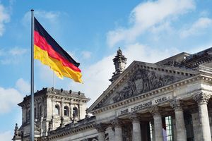 W Saksonii kandydat skrajnie prawicowej AfD wygrał wybory na burmistrza