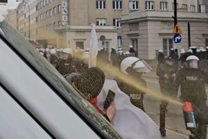 [WIDEO] Na Wiejskiej - policja użyła gazu - Protest rolników w Warszawie. Cz. 2