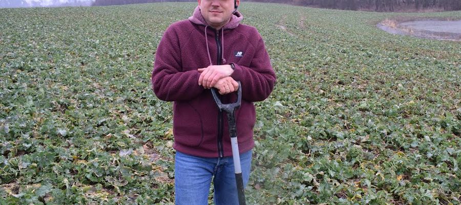 Dominik Kamiński zarządza gospodarstwem rolnym w miejscowości Szyldak w powiecie ostródzkim