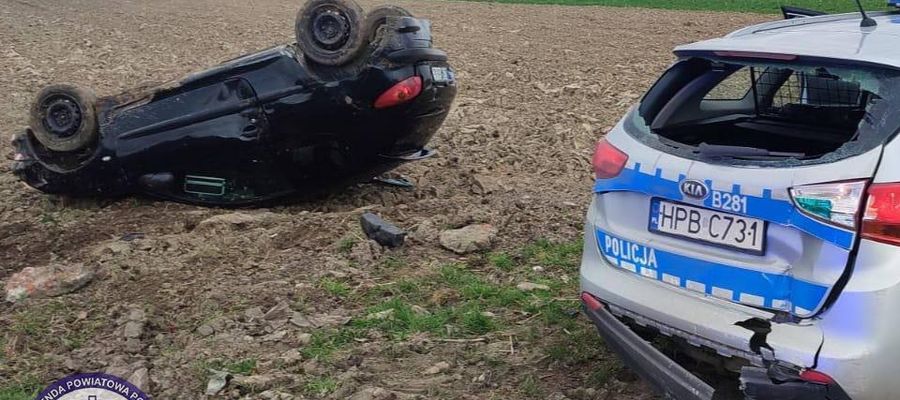 Chciał uciec, bo wiedział co ma w bagażniku, a czego nie ma w portfelu. Skończył na dachu