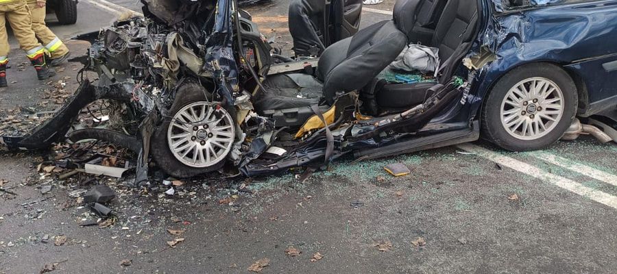 Cud, że w tym wypadku nikt nie zginął. Kierowca volvo i pasażerowie busa trafili do szpitala