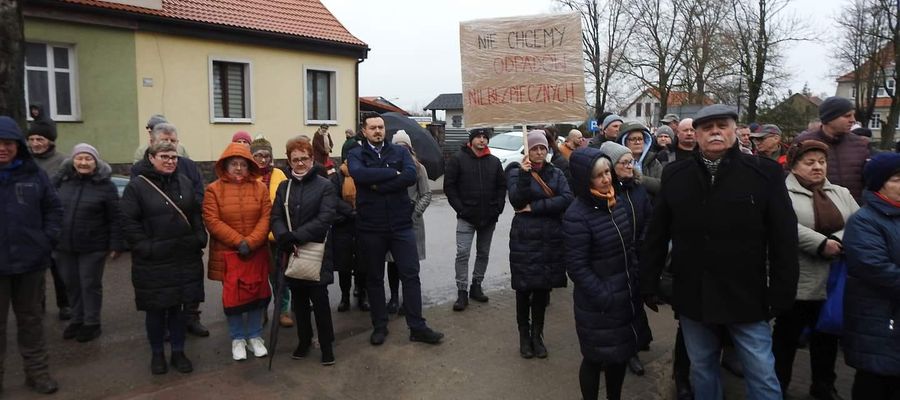 — Do Sękit mają być zwożone poprocesowe odpady ze spalarni w całym kraju. Protestujemy i protestować będziemy — zapowiadają członkowie Stowarzyszenia Nasz Bisztynek