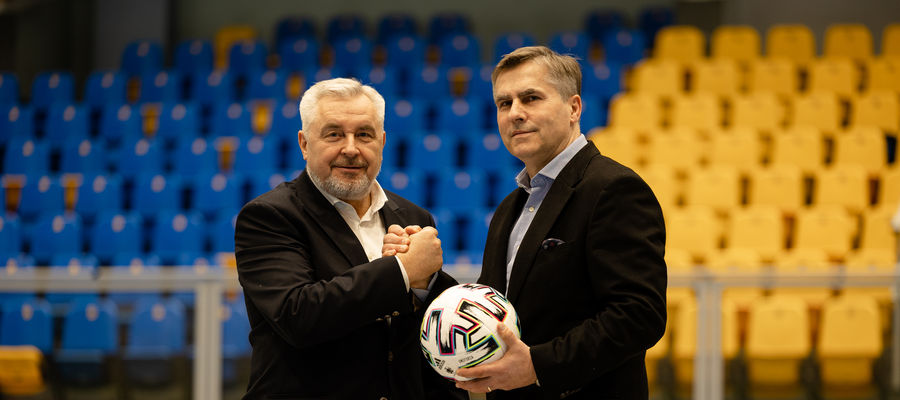 Tadeusza Czyczela w kampanii wspiera Dariusz Dziekanowski, jeden z wielu przyjaciół ze świata sportu