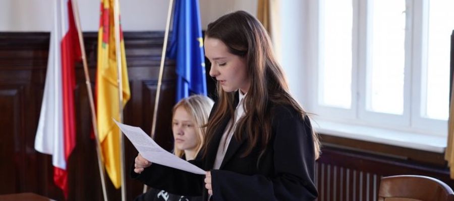 Przewodnicząca Maja Cieplak prowadzi obrady