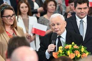 Jarosław Kaczyński wspiera rolników i krytykuje Zielony Ład podczas spotkania wyborczego w Klwatce Królewskiej