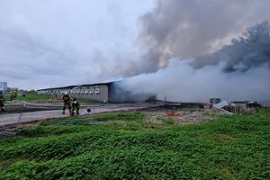 Pożar kurników pod Olsztynem. Utrudnienia w ruchu między Dywitami a Brąswałdem